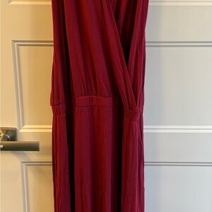 Elegant Burgundy Maxi Dress